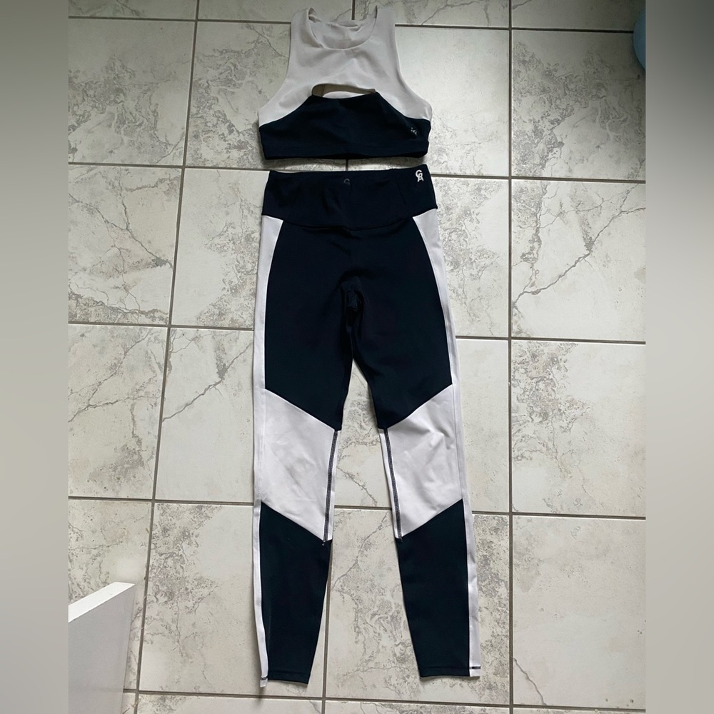 Good American B&W Workout Set • S
